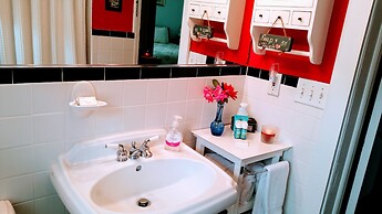 Colonial Beach Plaza Bed & Breakfast