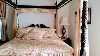 Colonial Beach Plaza Bed & Breakfast