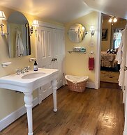 Colonial Beach Plaza Bed & Breakfast