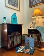 Colonial Beach Plaza Bed & Breakfast