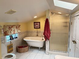 Colonial Beach Plaza Bed & Breakfast