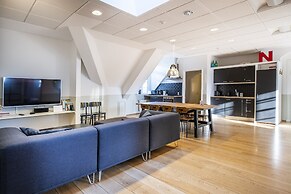 Kings Garden 2 by Daniel&Jacob’s