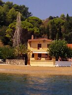 Alekos Beach Houses-Amalia