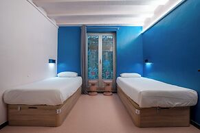 Ideal Youth Hostel