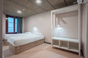 Ideal Youth Hostel