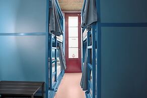 Ideal Youth Hostel