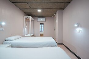 Ideal Youth Hostel