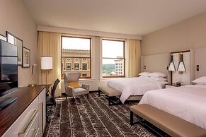 DoubleTree by Hilton Youngstown Downtown