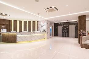 New Square Patong Hotel