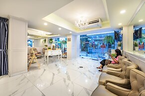 De Lavender Bangkok Hotel