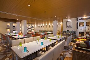 Fountain Tree by TGI