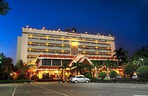 Mae Yom Palace Hotel