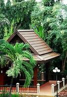 Mae Yom Palace Hotel