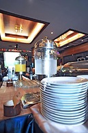 Mae Yom Palace Hotel