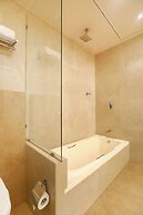 Mumbai Metro - The Executive Hotel