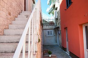 Studio Apartments Emotha