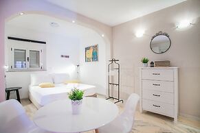 Studio Apartments Emotha