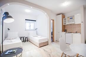 Studio Apartments Emotha