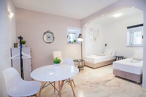 Studio Apartments Emotha