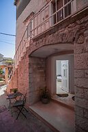 Studio Apartments Emotha