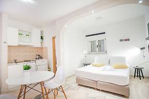 Studio Apartments Emotha