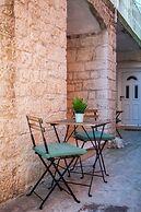 Studio Apartments Emotha