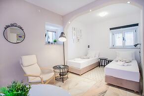 Studio Apartments Emotha