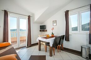 Kaja - right next to the beach