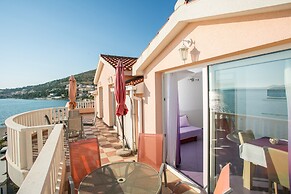 Kaja - right next to the beach