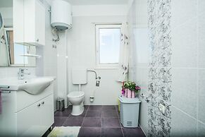 Kaja - right next to the beach