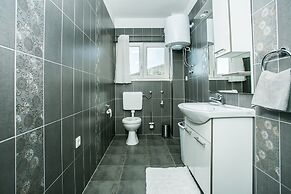 Kaja - right next to the beach