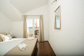 Kaja - right next to the beach