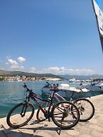 Kaja - right next to the beach