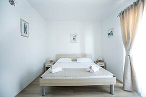 Kaja - right next to the beach