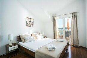 Kaja - right next to the beach