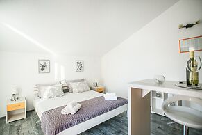 Kaja - right next to the beach