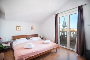 Kaja - right next to the beach