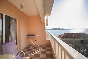 Kaja - right next to the beach