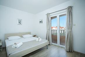 Kaja - right next to the beach