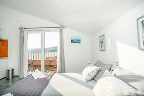 Kaja - right next to the beach