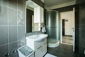 Kaja - right next to the beach