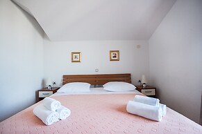 Kaja - right next to the beach