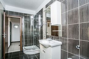 Kaja - right next to the beach