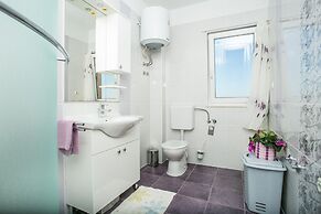 Kaja - right next to the beach