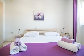 Kaja - right next to the beach