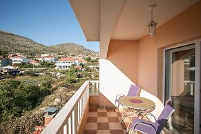 Kaja - right next to the beach