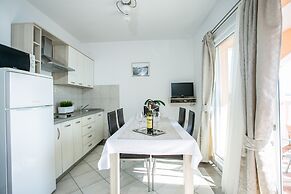 Kaja - right next to the beach