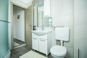 Kaja - right next to the beach