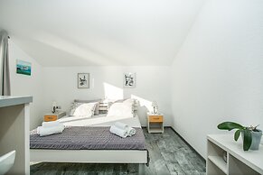 Kaja - right next to the beach