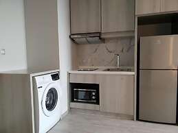 The Quarter Ari by UHG